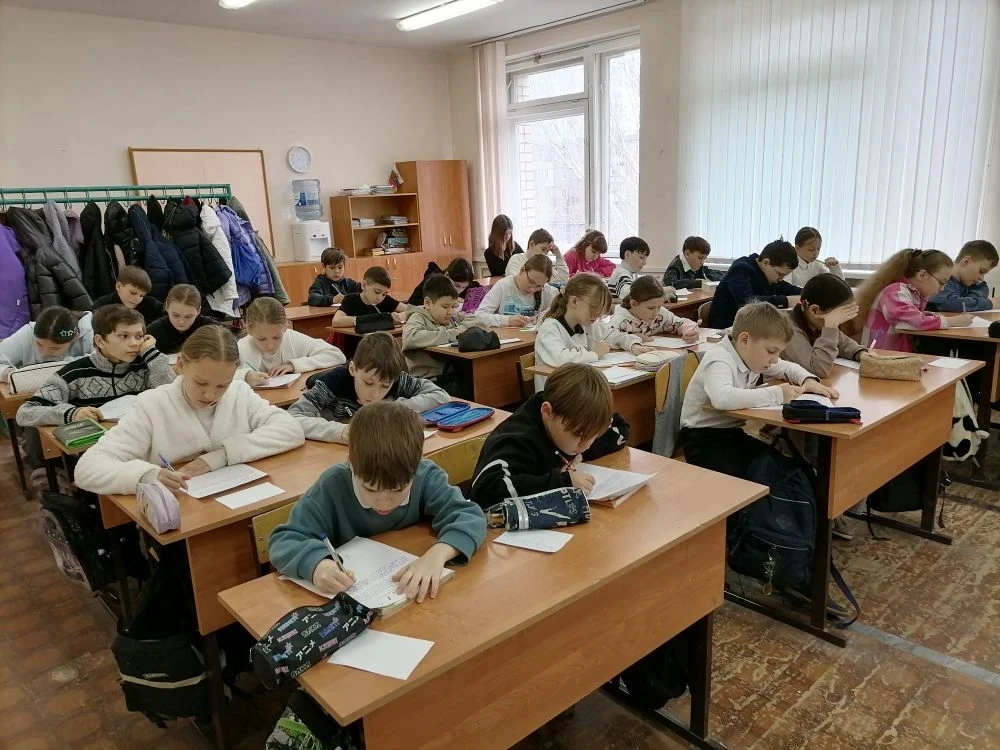 📚✨ В мире сказок с 4В классом!  В рамках предметной недели начальных классов наши четвероклассники о
