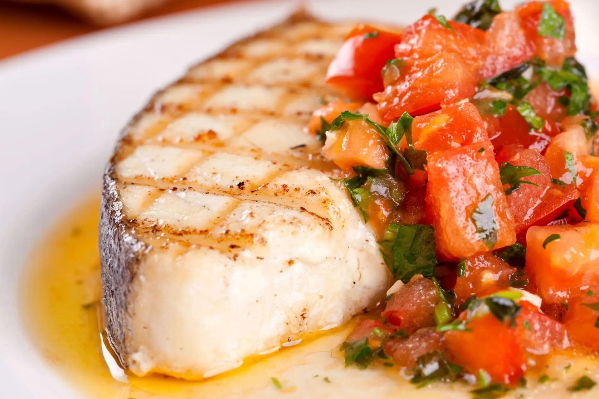 Сочный палтус с овощами
