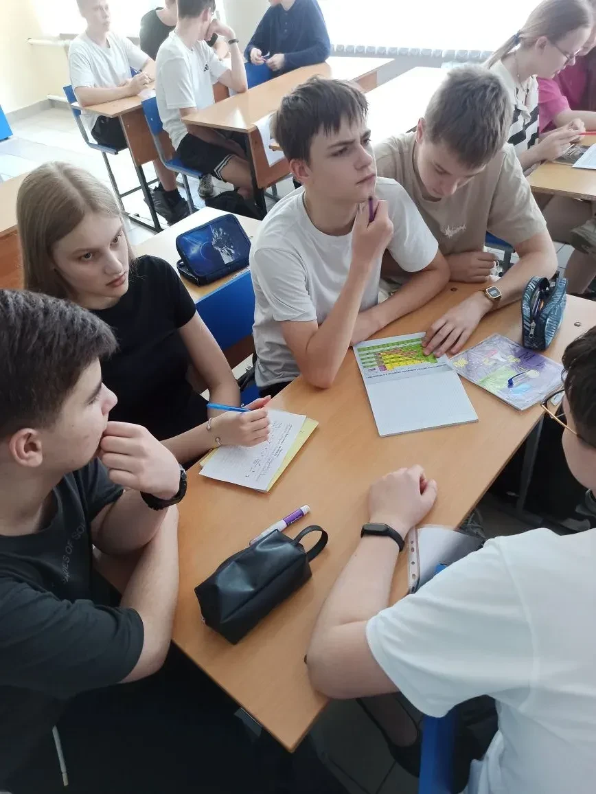 🎓В «Образовательном комплексе «Пущино» прошел квиз «День химии». Мероприятие было проведено учителем