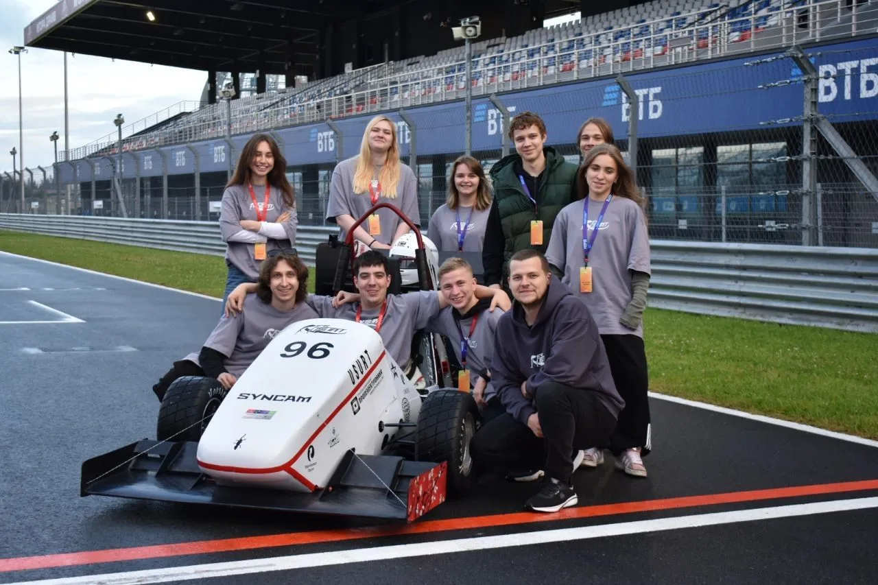 🏎️ Команда УрГУПС с новым болидом показала лучшую скорость на студенческих соревнованиях

Команда У