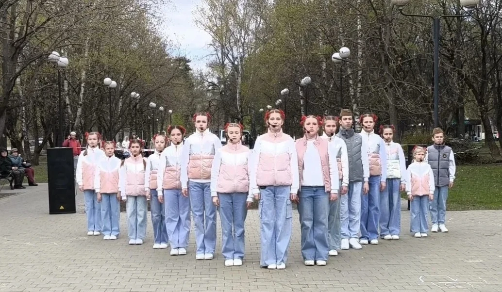 🌷2 мая в сквере мкр. Юбилейный прошел праздничный концерт.🎆