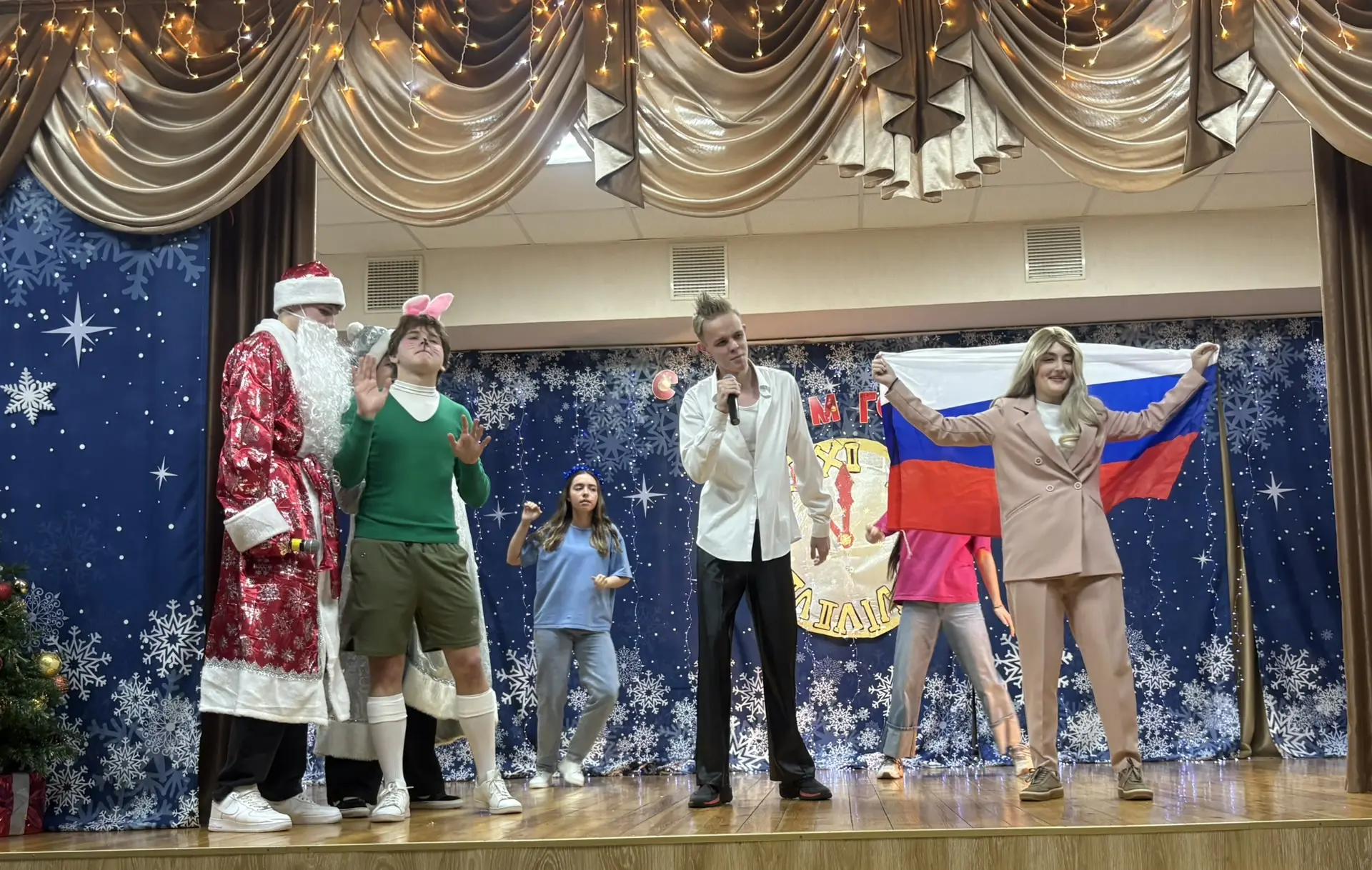 Дорогие друзья! 💕 С наступившим Новым 2026 годом!🎄 Всем нам - насыщенного, плодотворного, успешного 