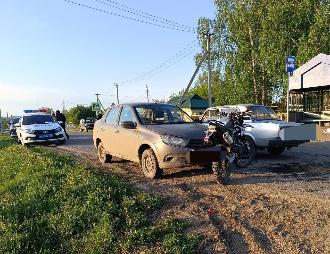 🥴 В Нижних Чершилах пьяный гонщик на питбайке устроил ночное ДТП с тремя пострадавшими  В два часа н