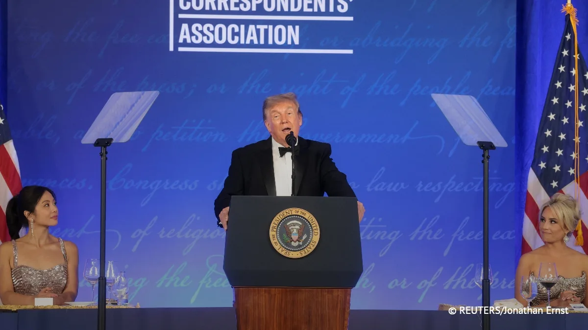 Трамп заявил, что каждые 3,7 минуты ему звонят журналисты. Он отметил, что по глупости ...