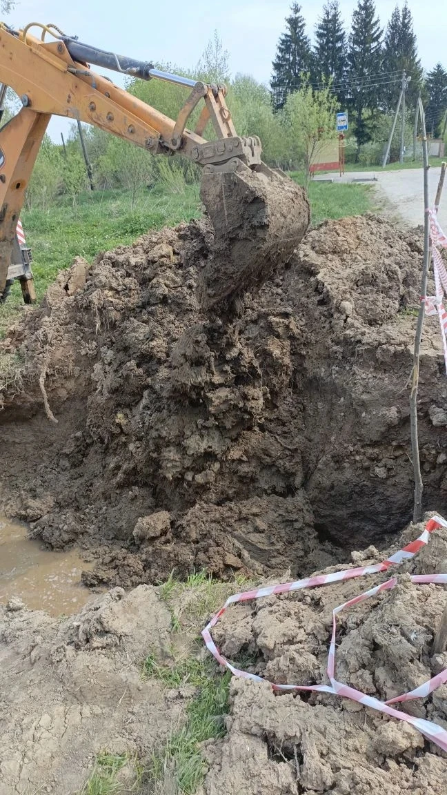Засыпка траншеи после ремонта водопровода в н. п. Бабошино