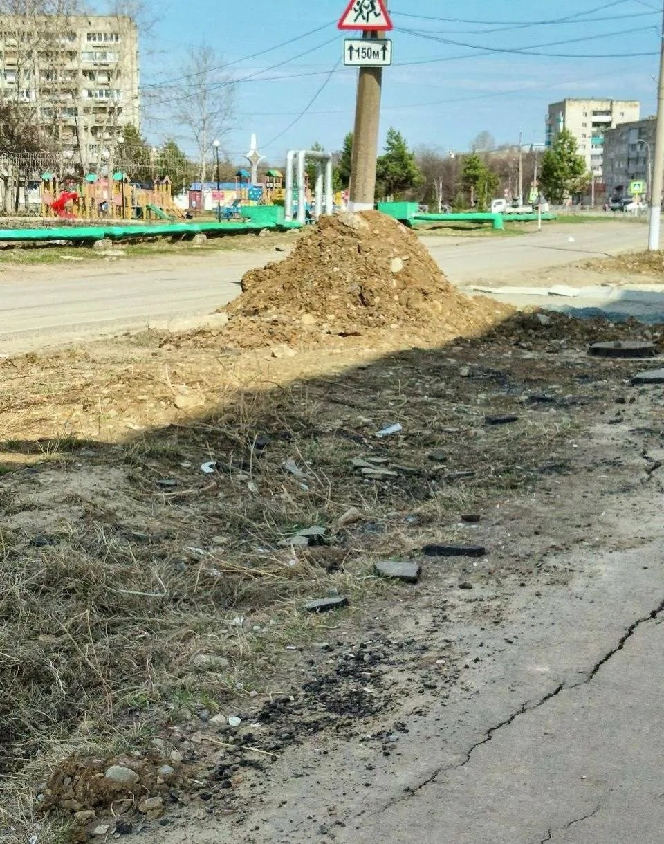 Разбитые тротуары и просевший парк: жители Солнечного жалуются на последствия благоустройства  После