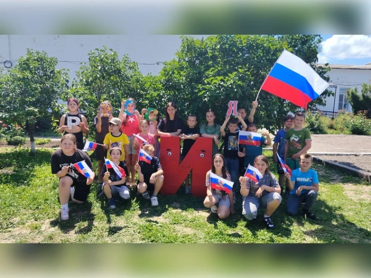 Этой силе есть имя Россия! 🎨В летнем лагере дневного пребывания состоялся тематический Клубный час,
