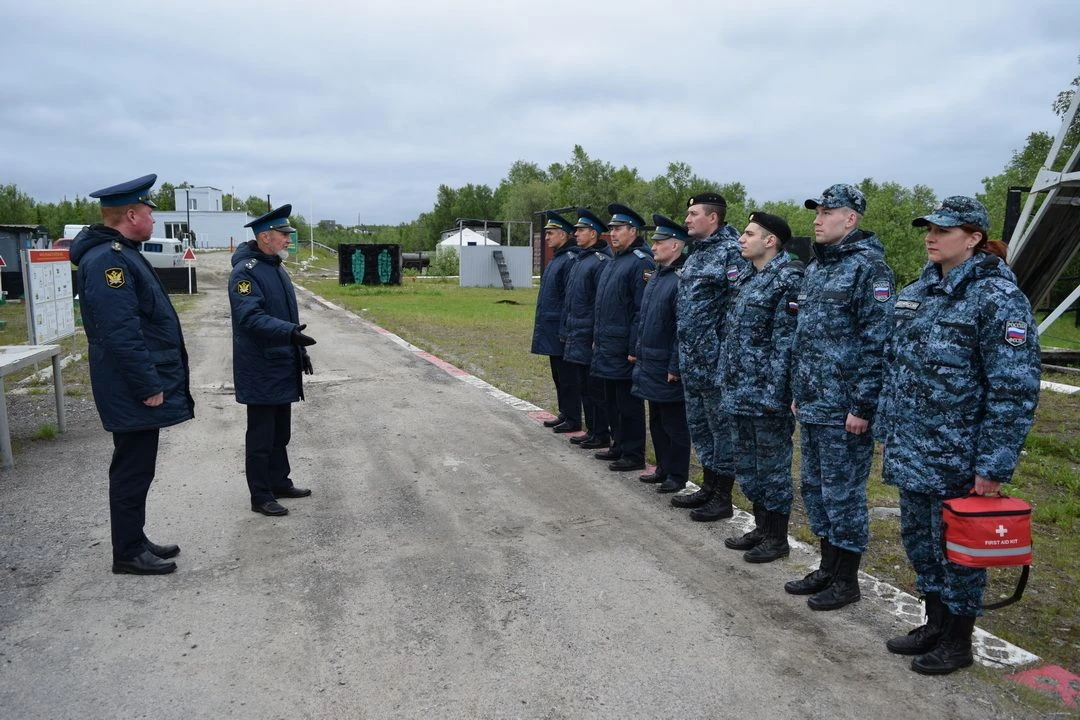 Зеленый берет — символ чести и профессионализма судебного пристава
 
В Управлении Федеральной службы