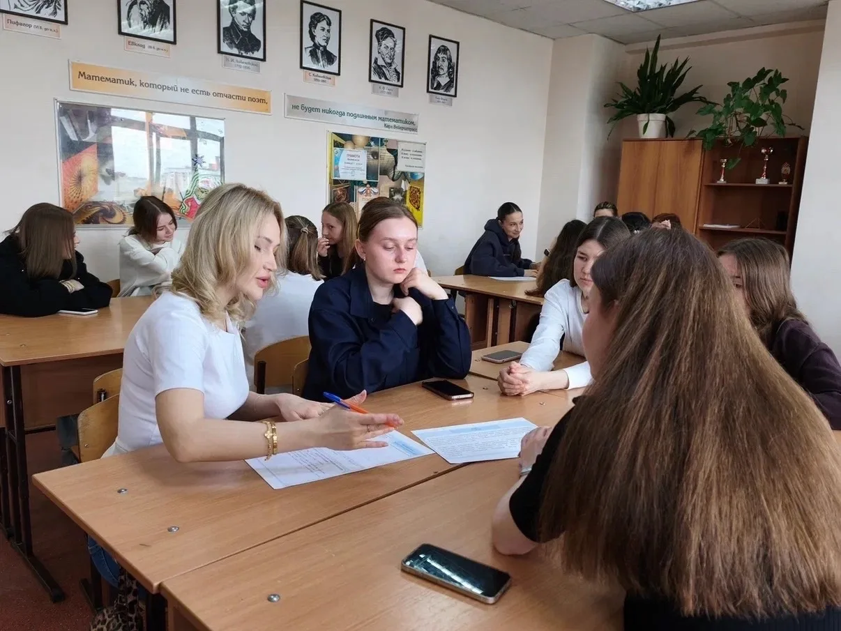 👩🏼‍🏫 Первый шаг в профессию: студенты ТГПУ погрузились в атмосферу школы № 40 г. Томска   Студенты 1