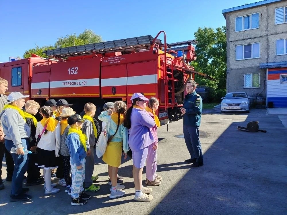 ⏹️ Яркие каникулы с «Радугой»: в гостях у спасателей ⏹️