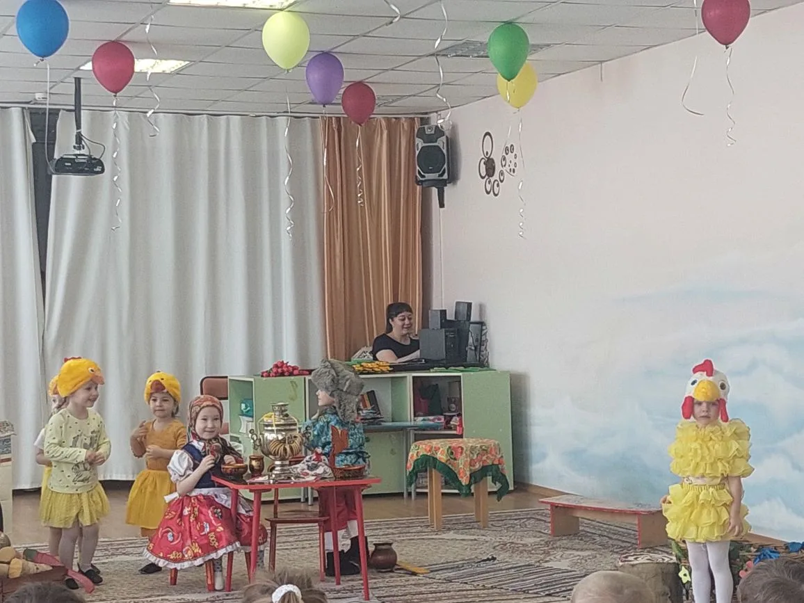 Малыши группы "Непоседы" сегодня подарили нам доброе и светлое представление сказки "Ку...
