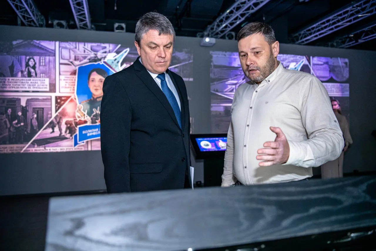 Посетил мультимедийный парк «Россия — моя история» в Луганске. С директором Борисом Портным обсудили