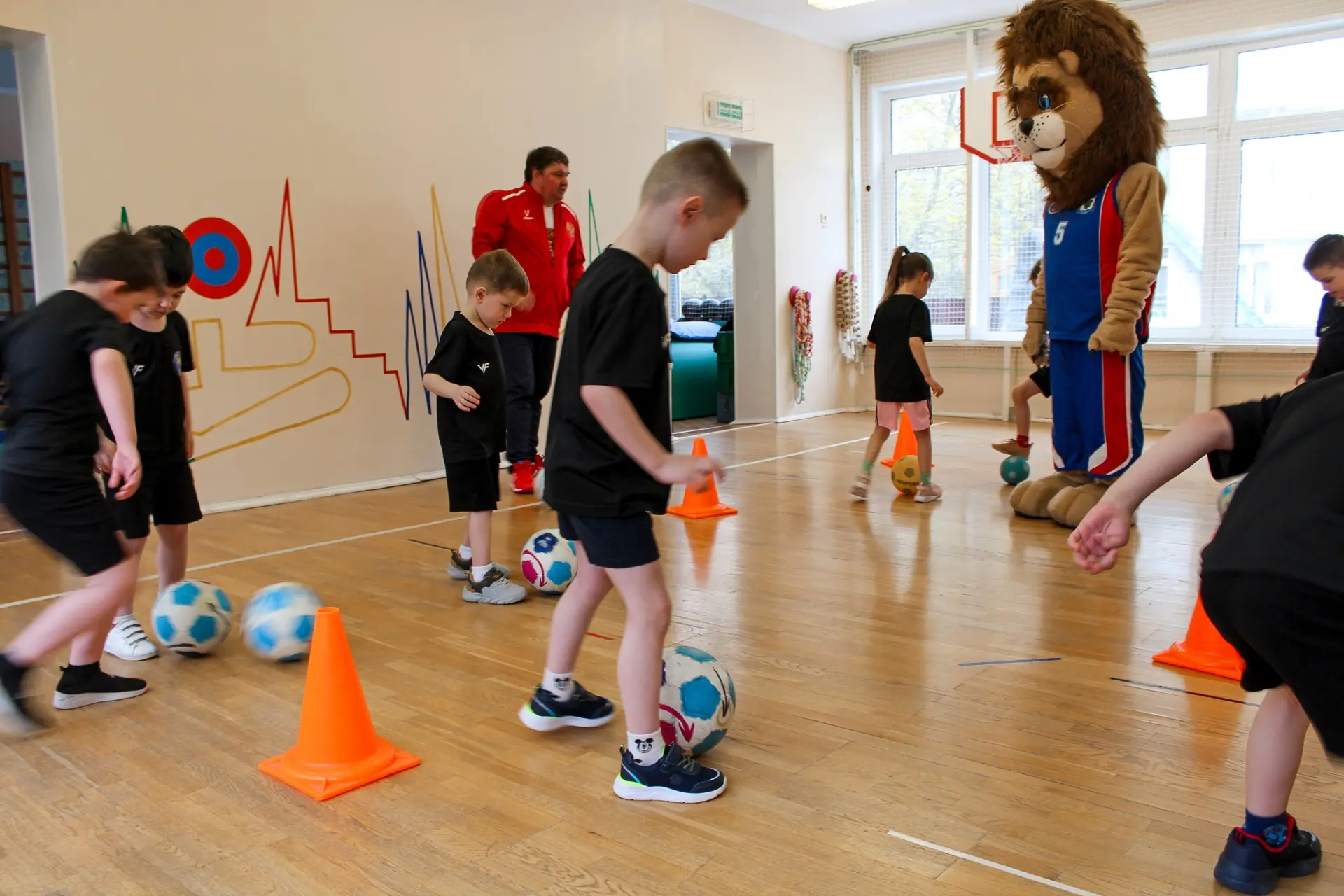 ЗВЁЗДОЧКИ ФУТБОЛА ⚽️🦁  В дошкольных отделениях нашей школы состоялось интересное спортивное событие.
