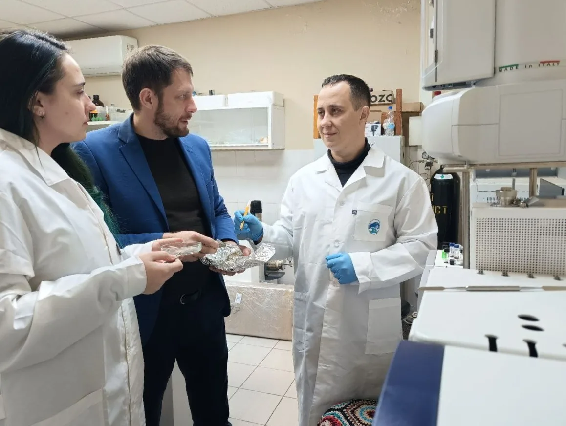 Доктор технических наук Юрий Юрасов:
«Метод пиро-ГХ-МС исключает субъективные ошибки при определении