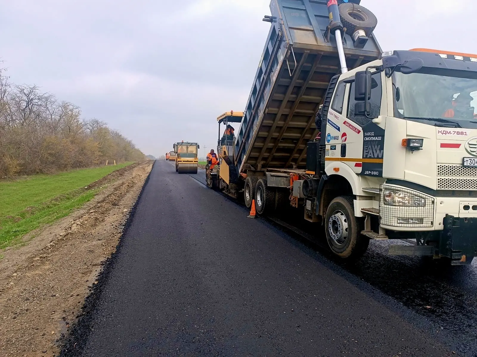 В Ленинградском округе отремонтируют участок автодороги между станицей Крыловской и хутором Коржи.  