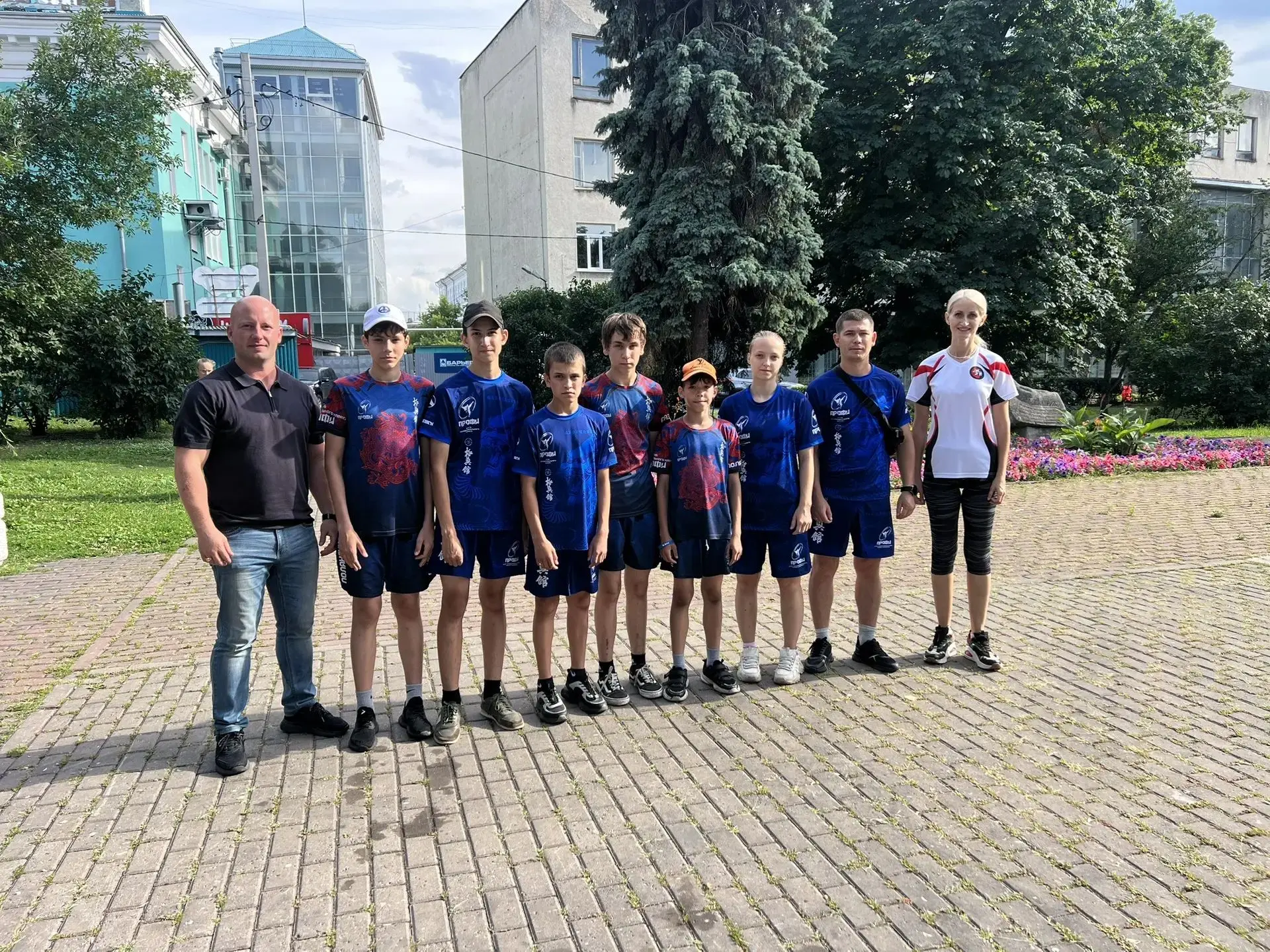 В сквере «Экран» было по-настоящему жарко.
В рамках проекта «Лето во дворах» спортсмены  отделения к