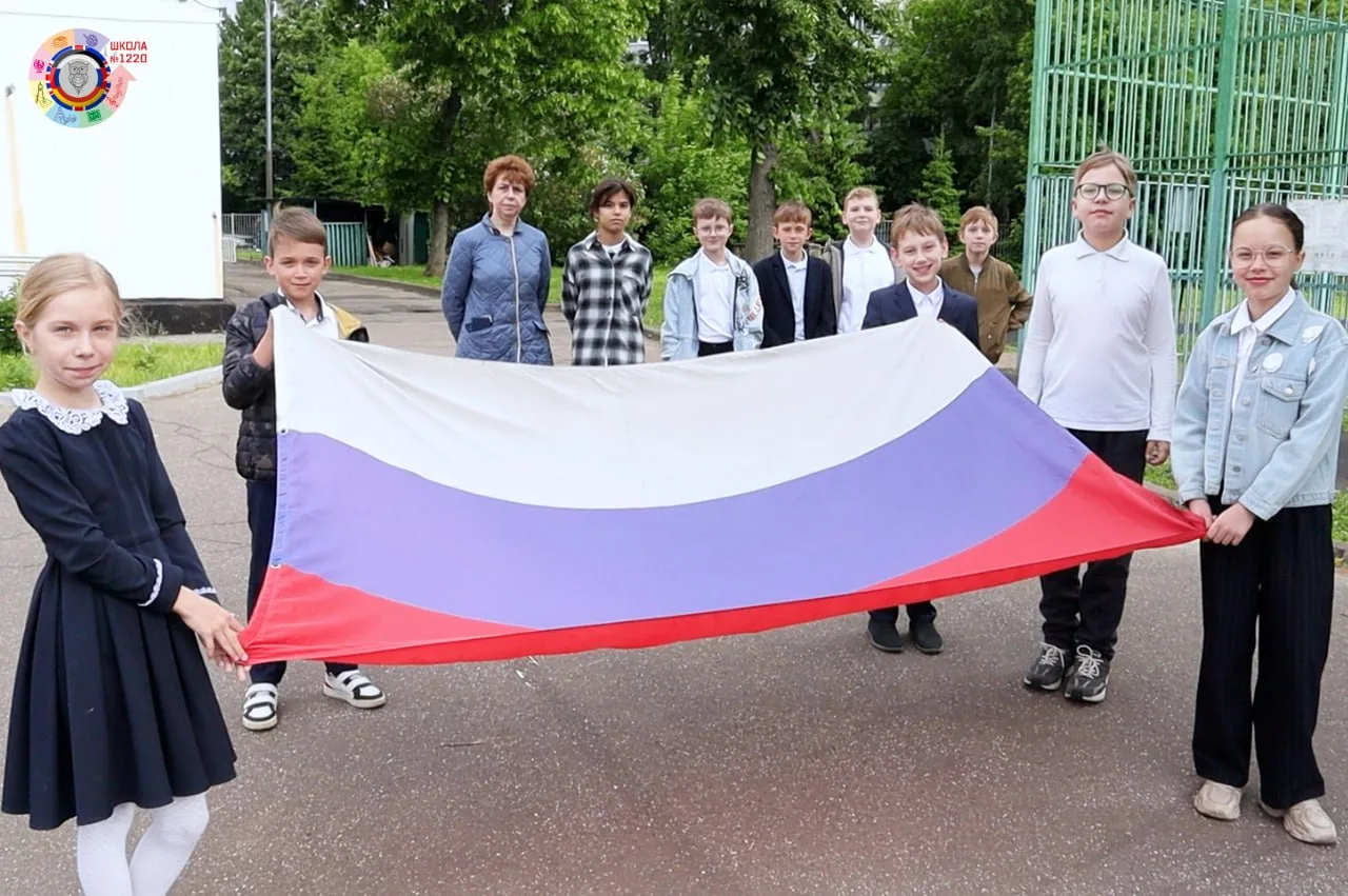 Равнение на флаг!  🇷🇺 Сегодня состоялась заключительная в 2025/2026 учебном году церемония выноса и 