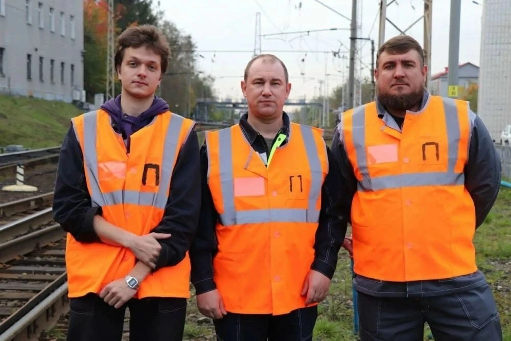 В Мурманске наградили рабочих, спасших из пожара девочку с помощью одеяла