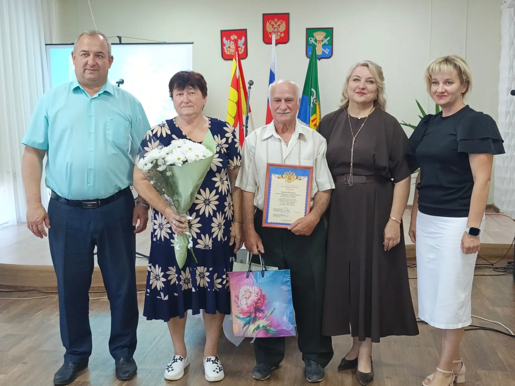 Сегодня, в замечательный праздник — День семьи, любви и верности — чествовали тех, кто ...