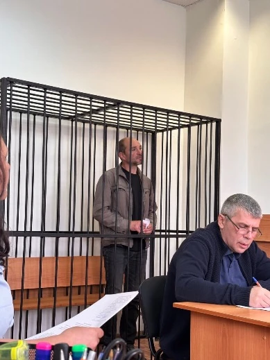 В Нижнем Тагиле хулигана‑собаковода отправили под домашний арест
 
Дебошир‑собачник из Нижнего Тагил