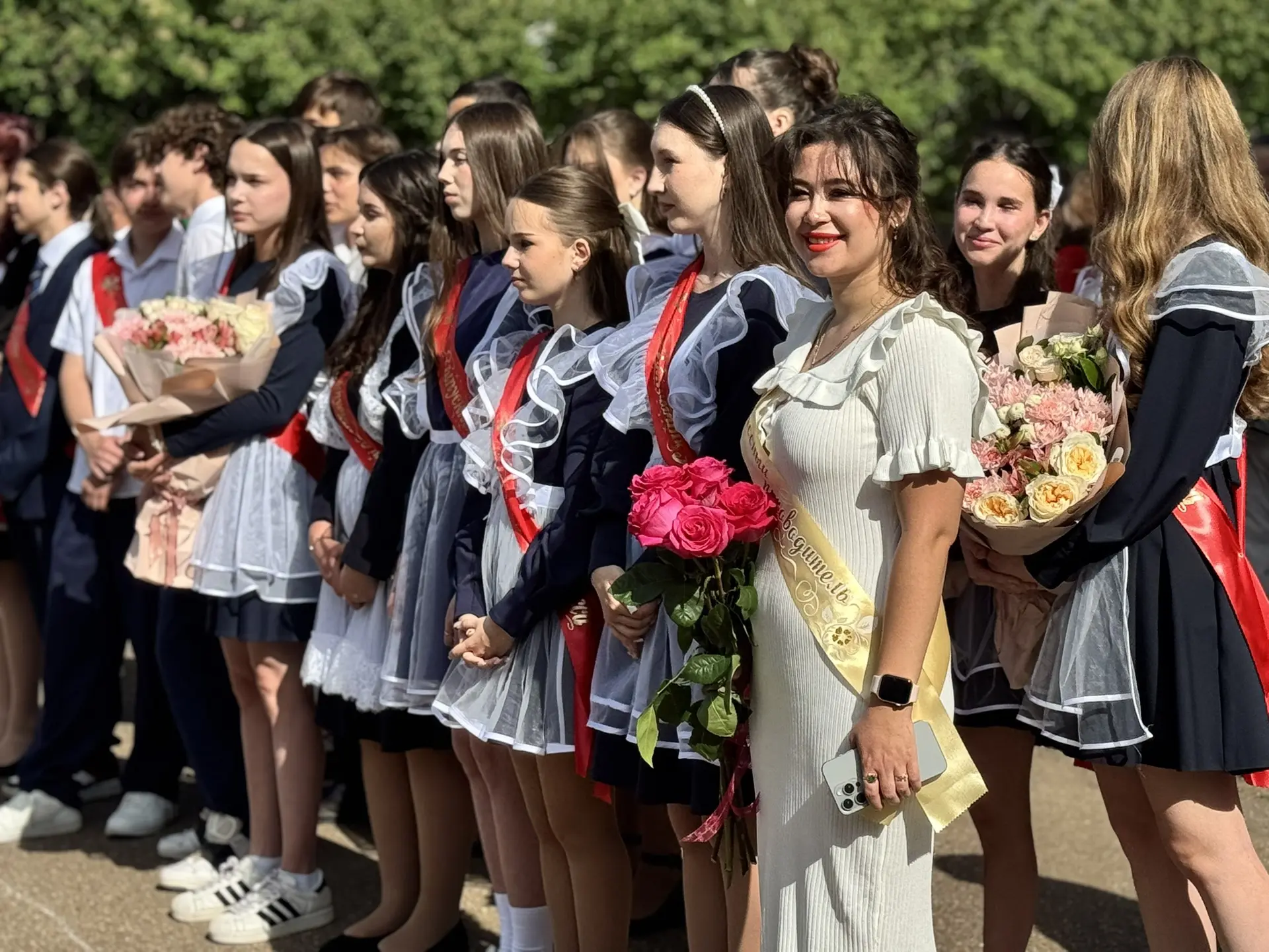 ✨ Последний звонок для 9-х классов: день, наполненный эмоциями и теплом! ✨  Сегодня для выпускников 