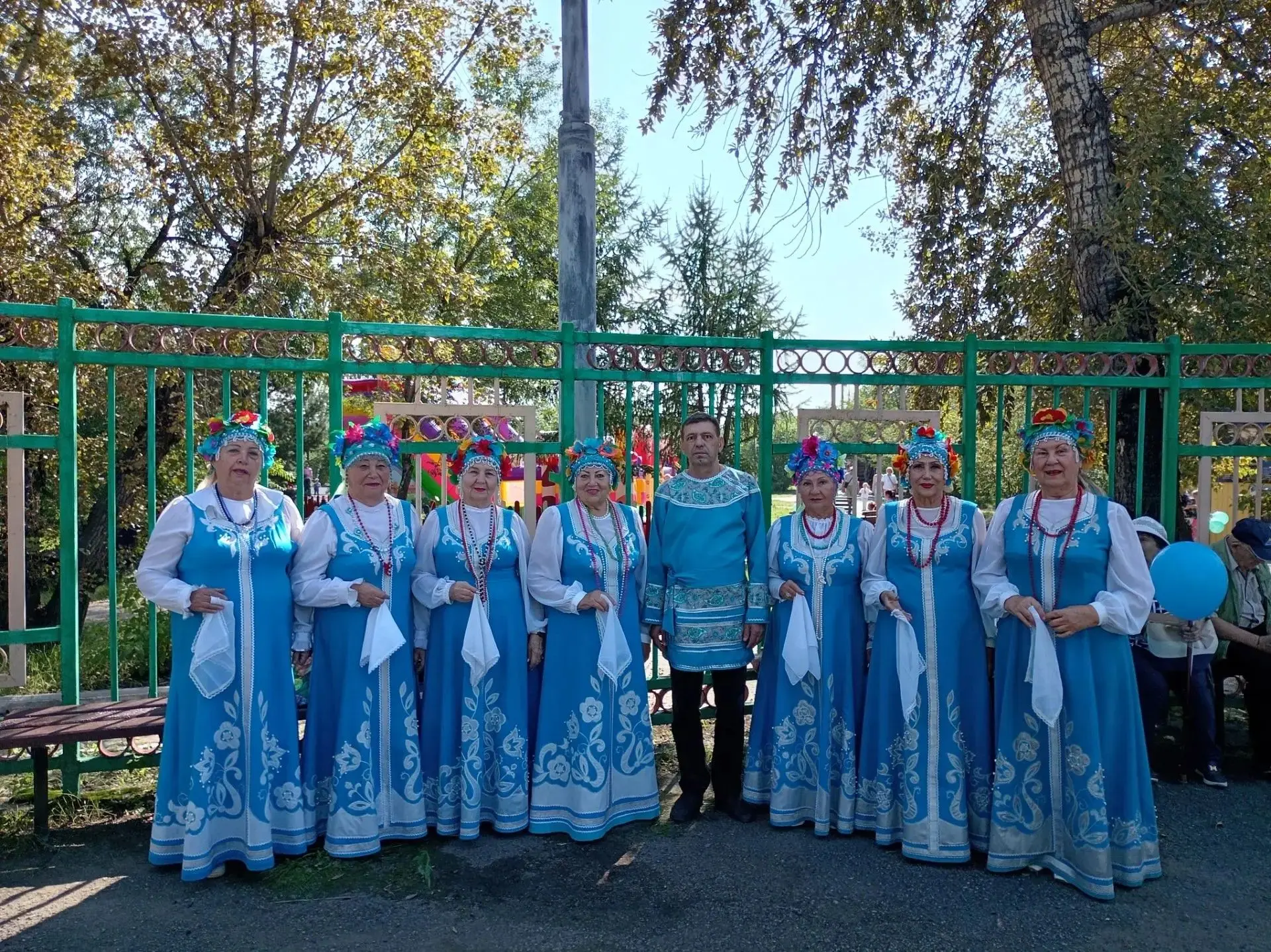 Народный ансамбль русской песни «Медуница» под руководством Александра Цаца выступил на...