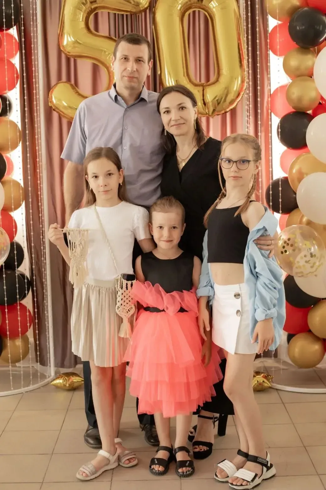 🎬 «Счастье крупным планом». Знакомьтесь: семья Мажариных!

👨‍👩‍👧‍👧 В нашем лицее учатся дети из
