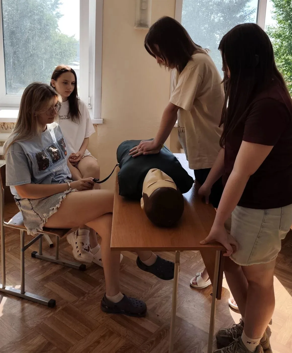 🚑Первая помощь: знания, которые могут спасти жизнь

Ученицы десятых классов нашей гимназии освоили 