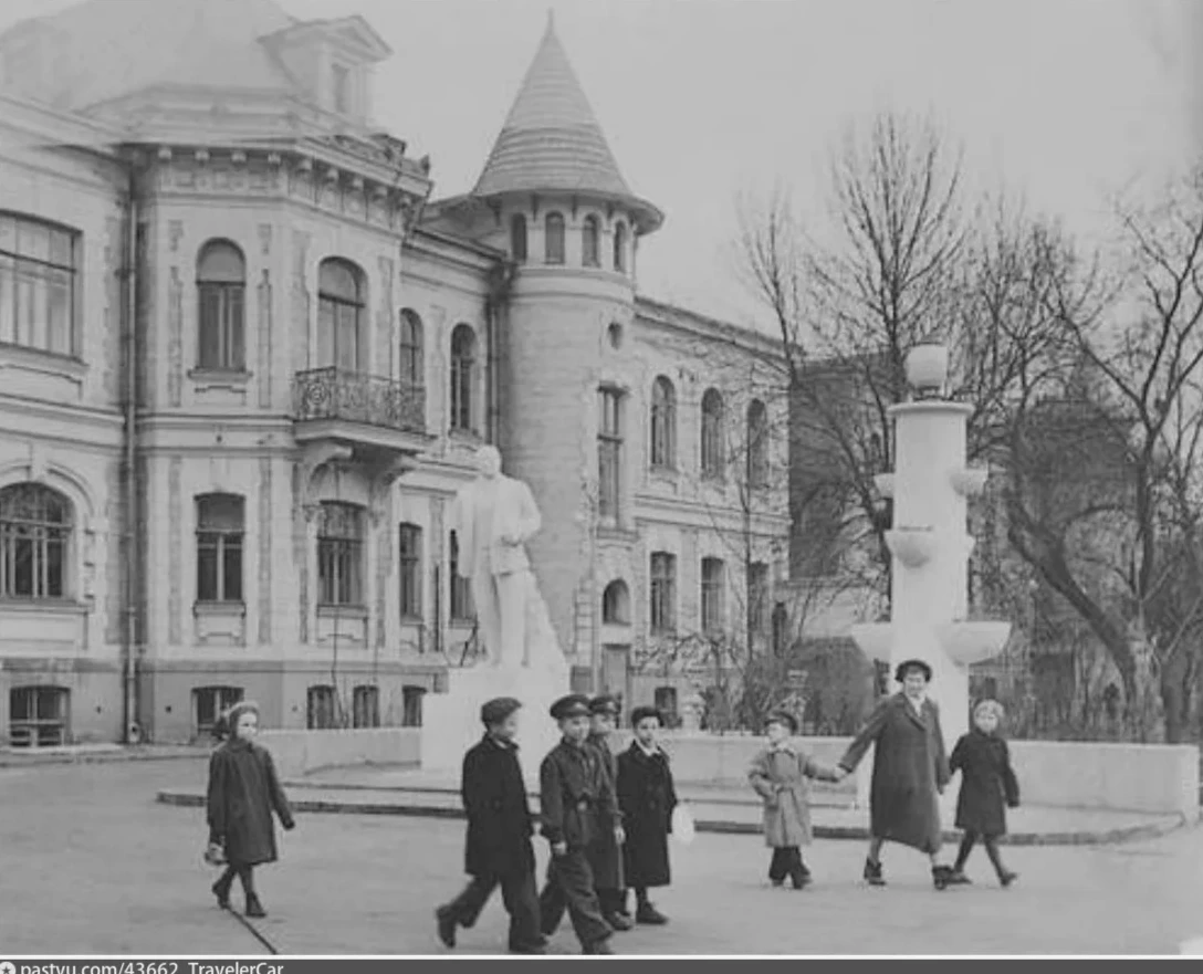 Если перенестись в шестнадцатое столетие, то обширные земли, зажатые между современными...