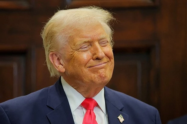 🇺🇲Дональд Трамп объявил, что его администрация немедленно начинает рассылку чеков поч...