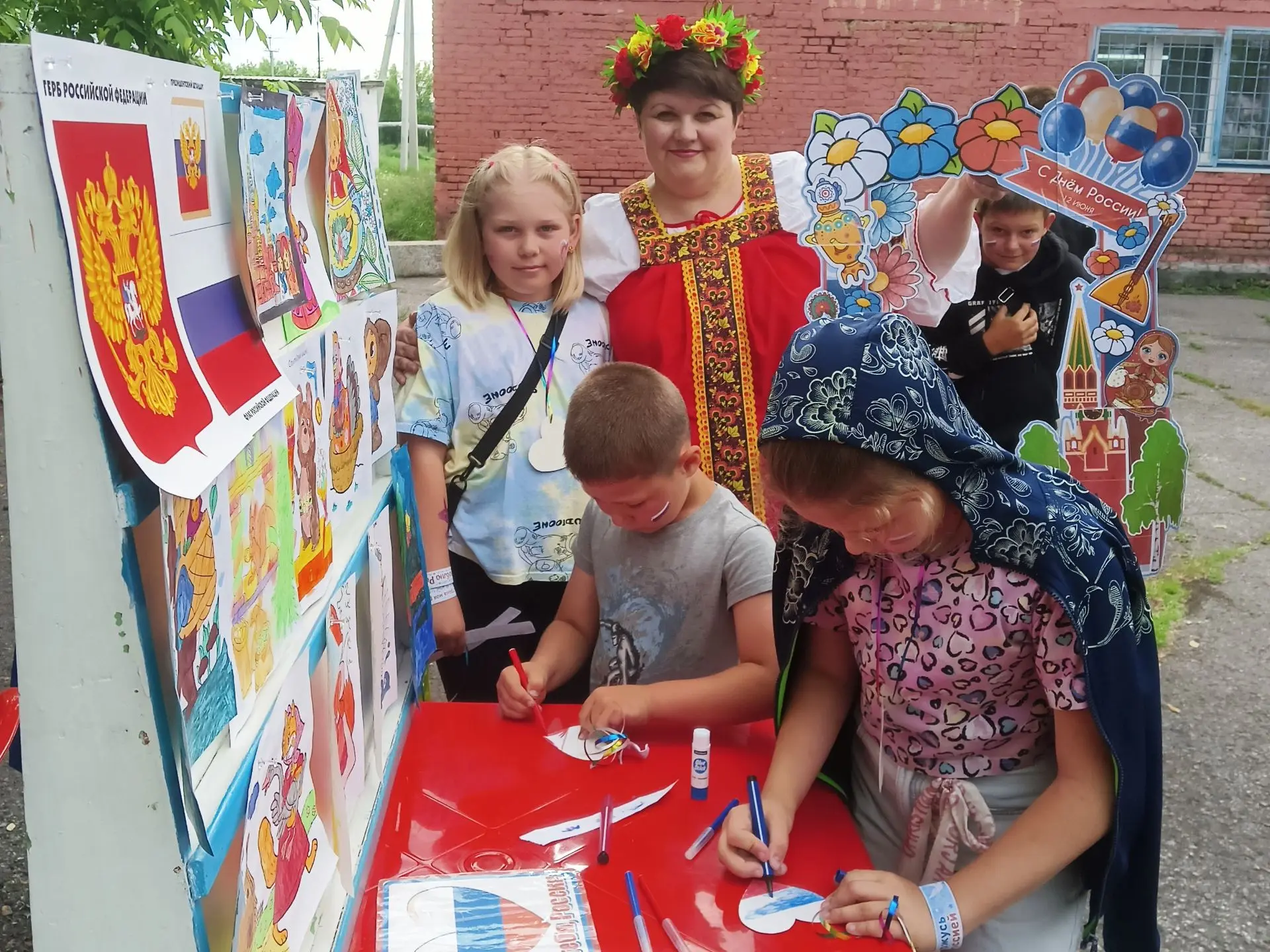 🇷🇺 День России: праздник в посёлке Никитинский
 
12 июня во время празднования Дня России на площа