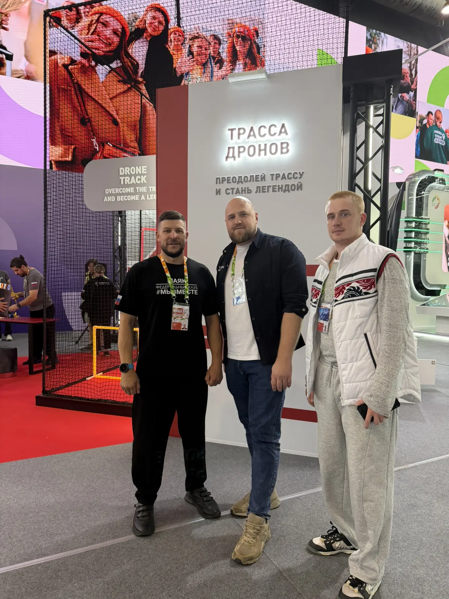 На фестивале - современная площадка Народного Фронта! Зашёл в гости к коллегам, обсудил...