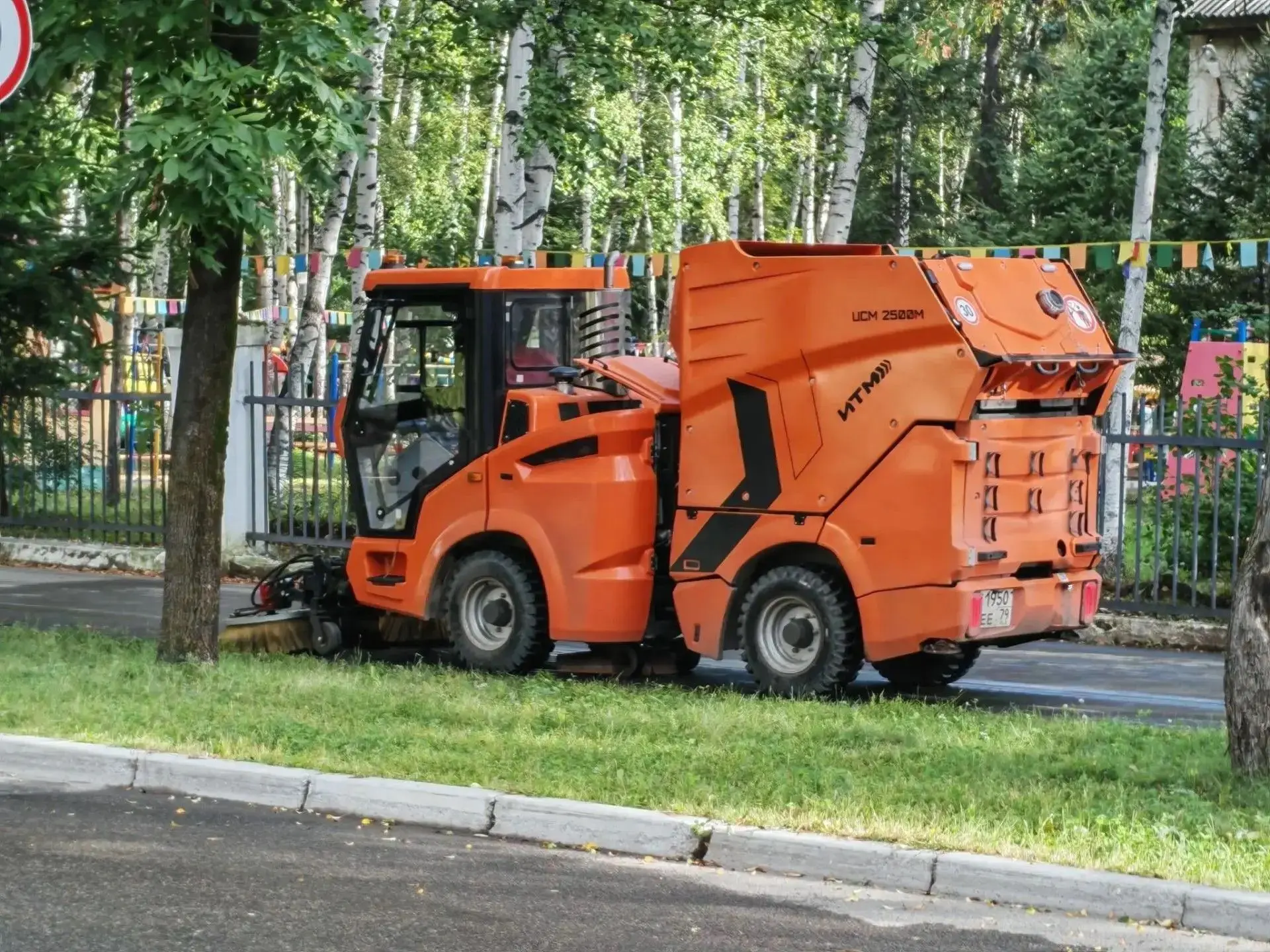 Работы по благоустройству и уборке города проводятся в ежедневном режиме