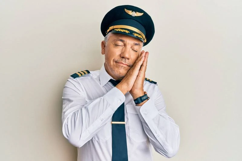 56% пилотов признались, что засыпали во время полёта.