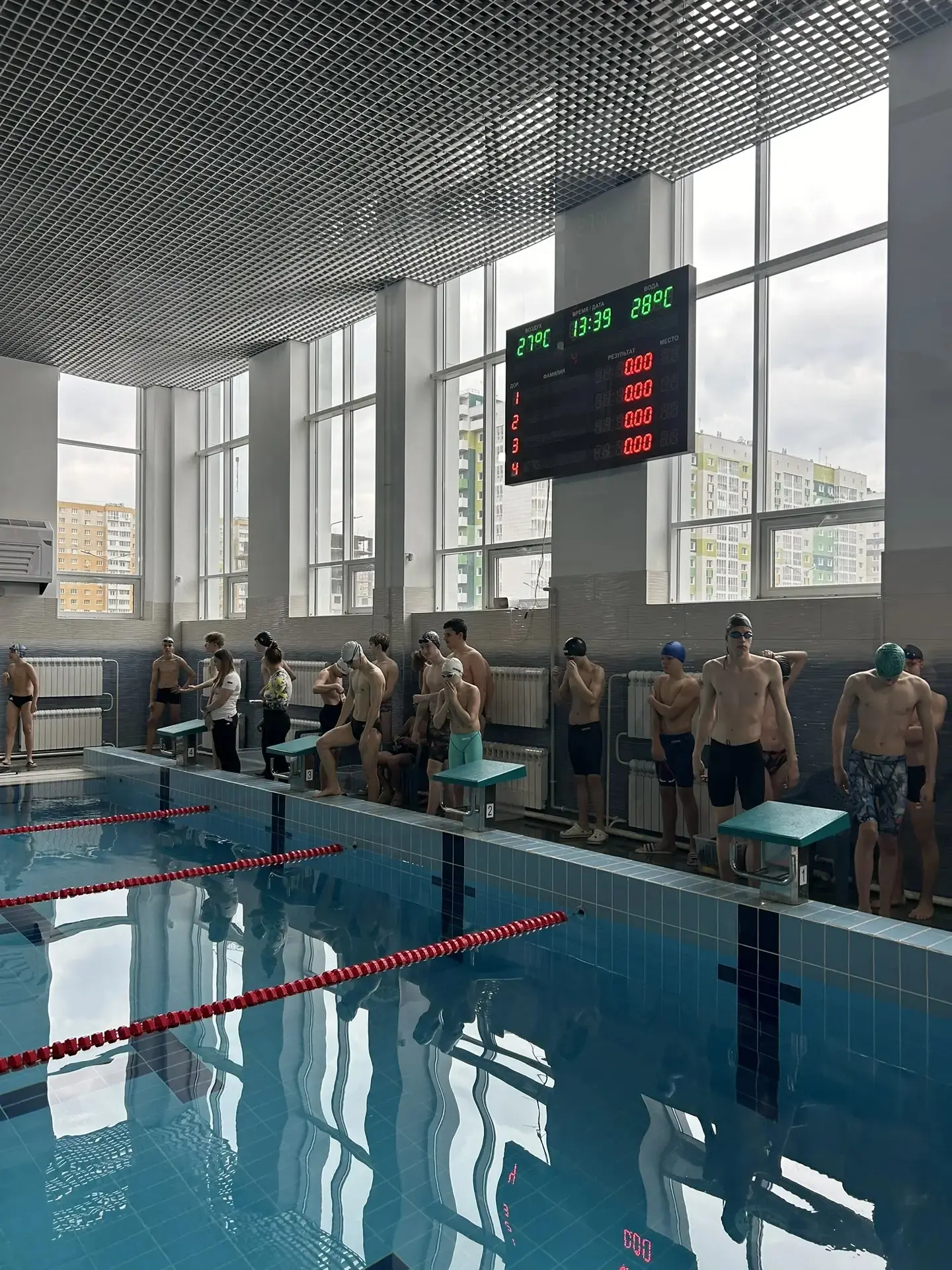 НАШИ – ПЕРВЫЕ!  🏊‍♂🏊‍♀ 15 апреля в МБОУ ЦО 56 прошли соревнования Московского района по плаванию.   