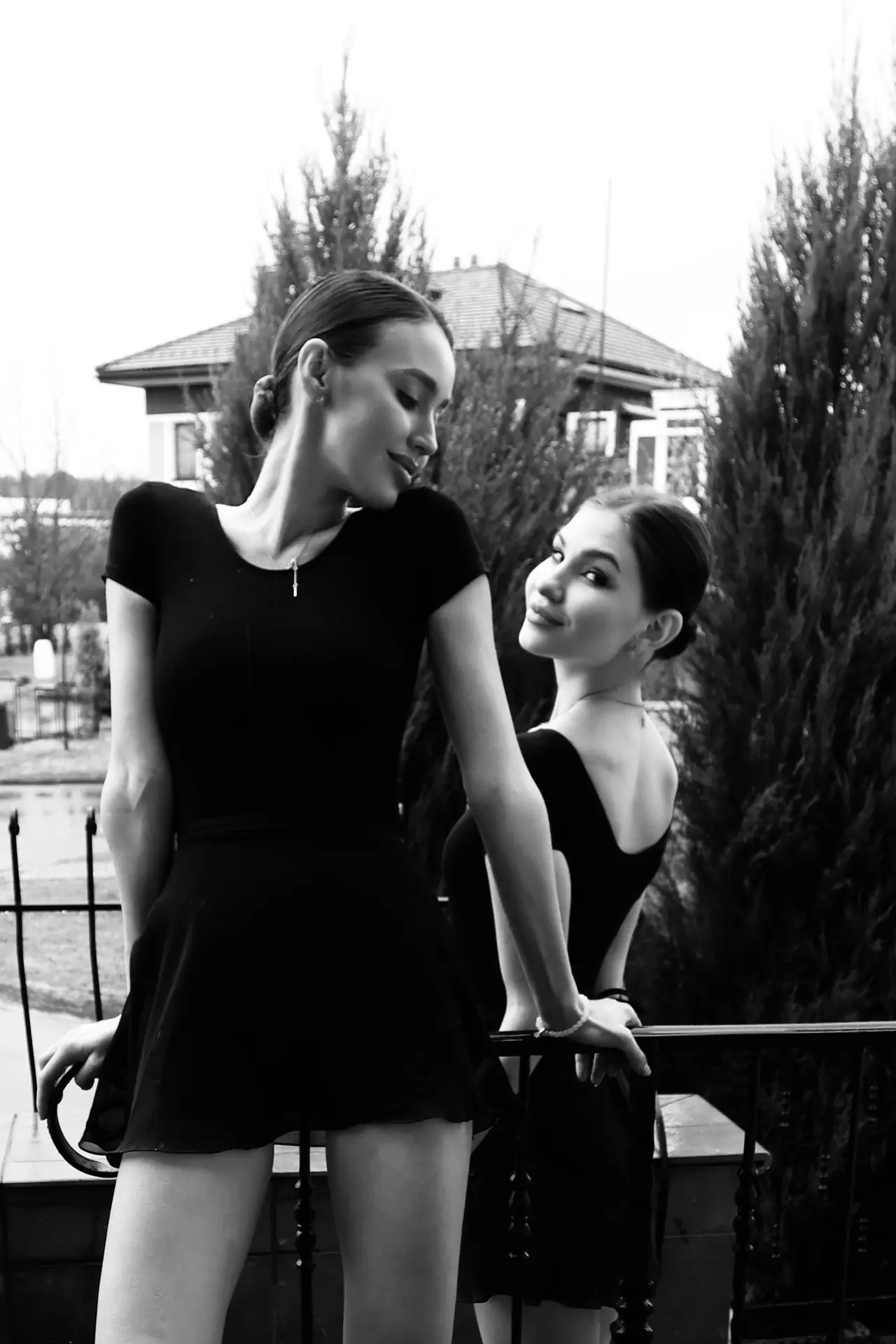 Моя родная.
Моя любимая сестрёнка.👧🏼 
С твоим появлением я стала и счастливее, и взрослее одноврем