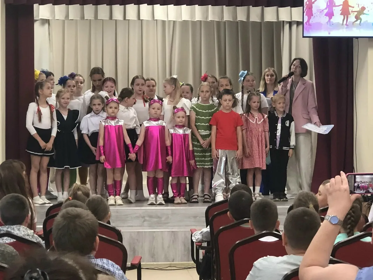 💫«Юные таланты» зажгли на открытии лагеря «Планета детства»!
✨«Лето начинается с творчества!» — под