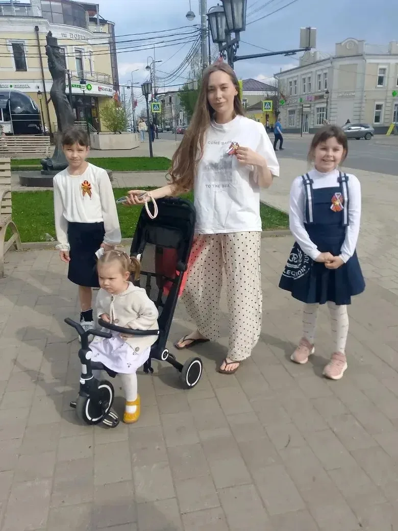 Обучающиеся 2 З и 3 И класса приняли участие в патриотической акции « Георгиевская лента». Ребята  в