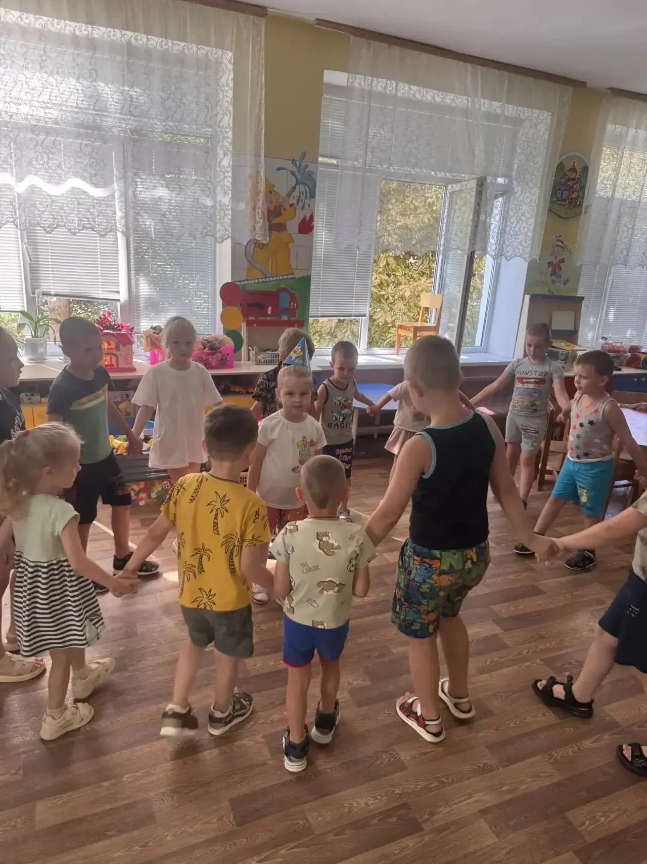 Воспитанники разновозрастной группы N5  совместно с воспитателем Ольгой Николаевной Морозовой, прове