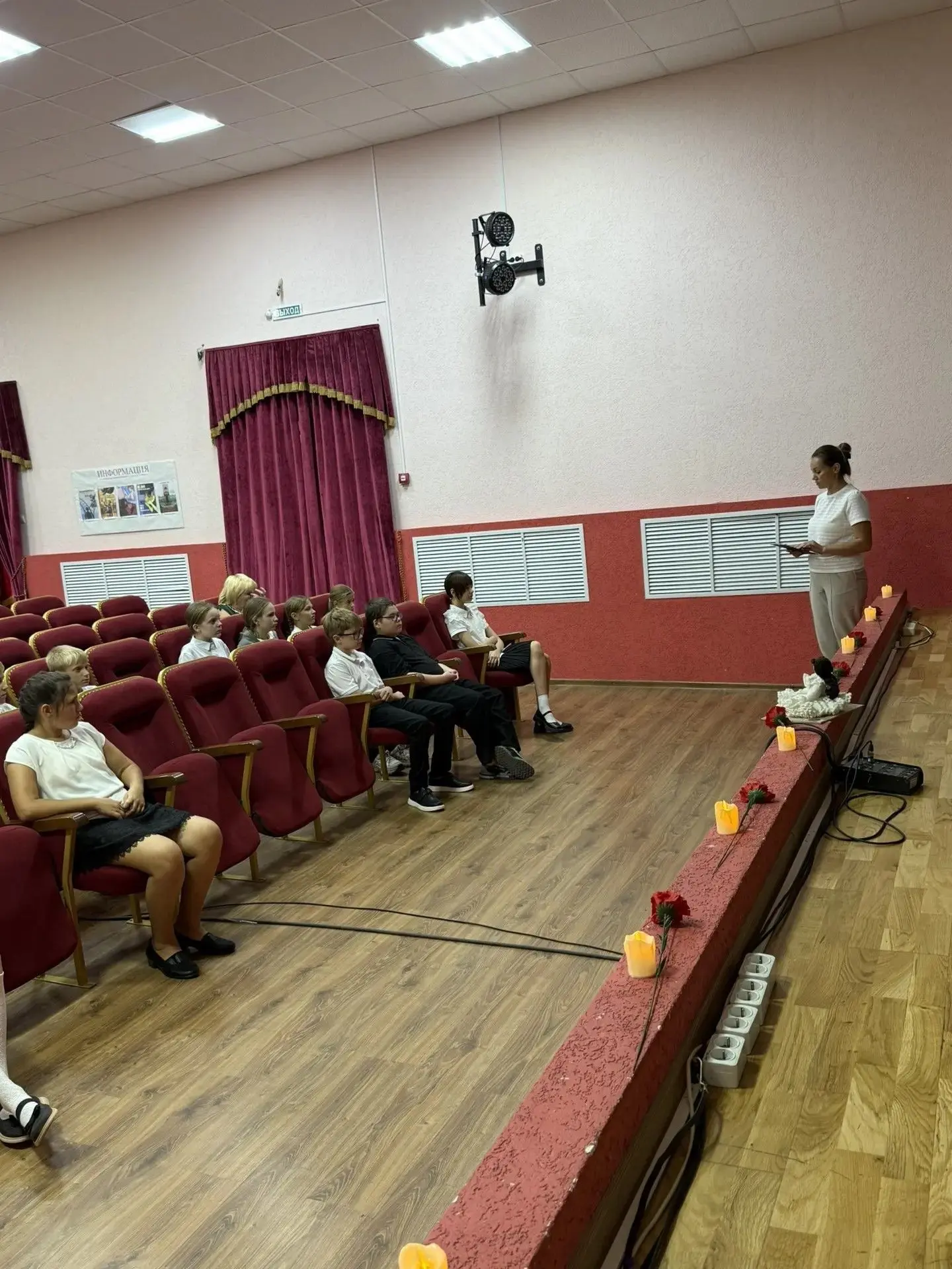 В эти скорбные дни, вспоминая трагические события в Беслане, Дом культуры станицы Запор...