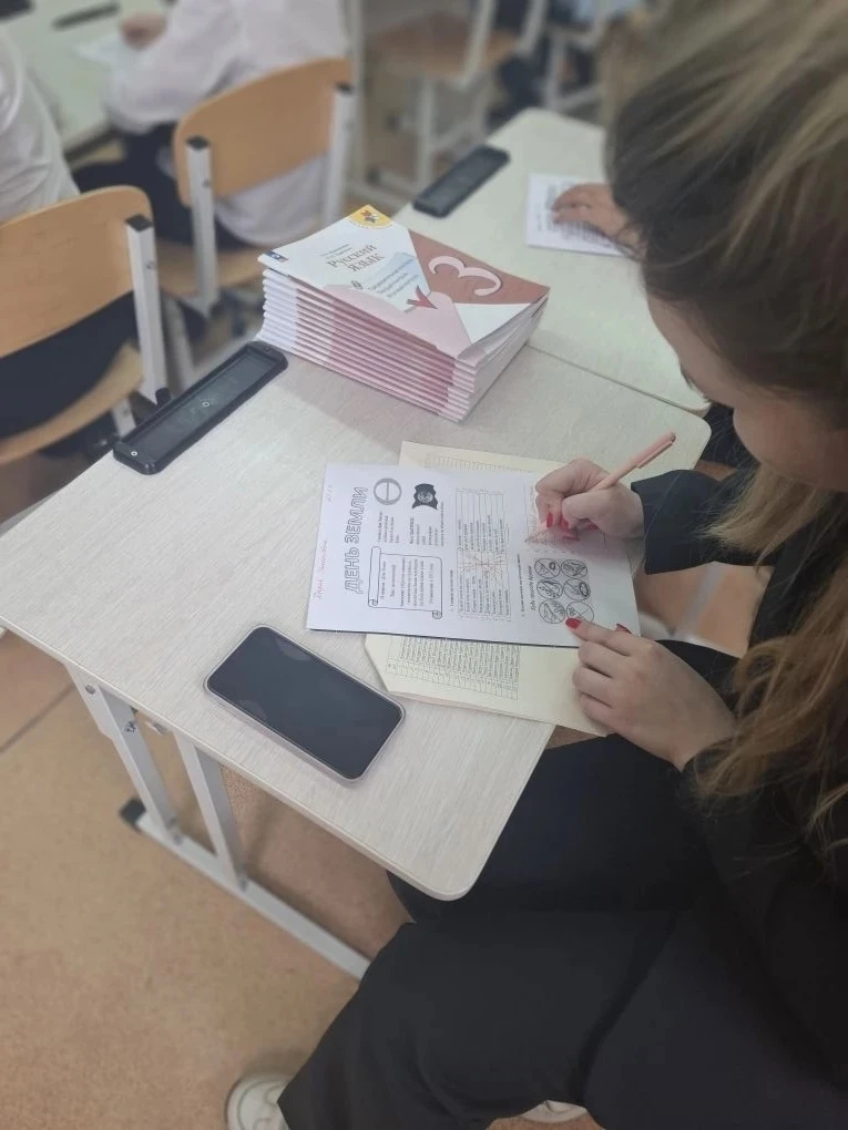 В честь Дня Земли 7Е класс отправился к своим наставляемым из  3Г класса и провел с ребятами интерак