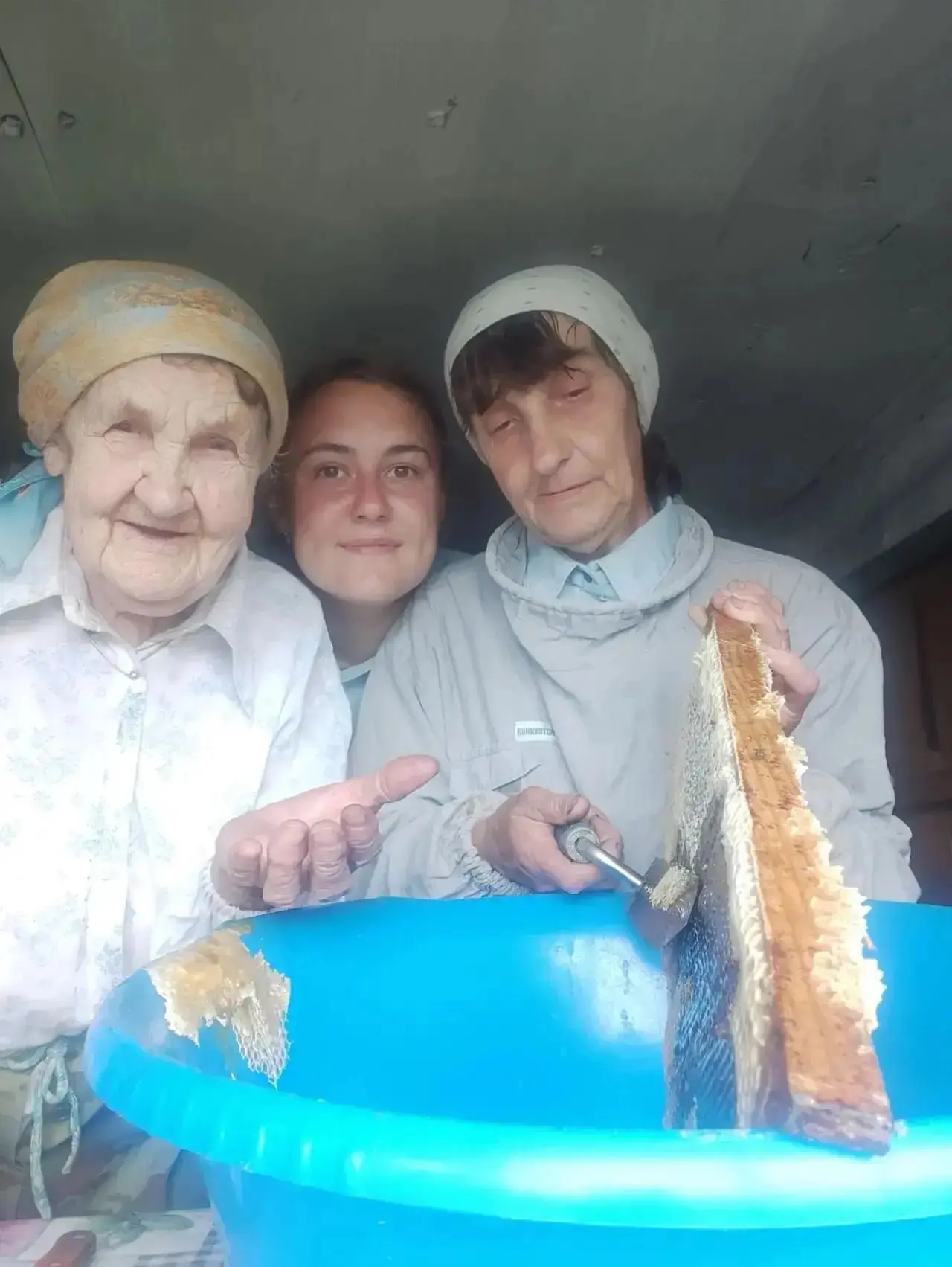 🌱На пасеке у активных участниц социальной комнаты "Сокол", которая работает при центре...