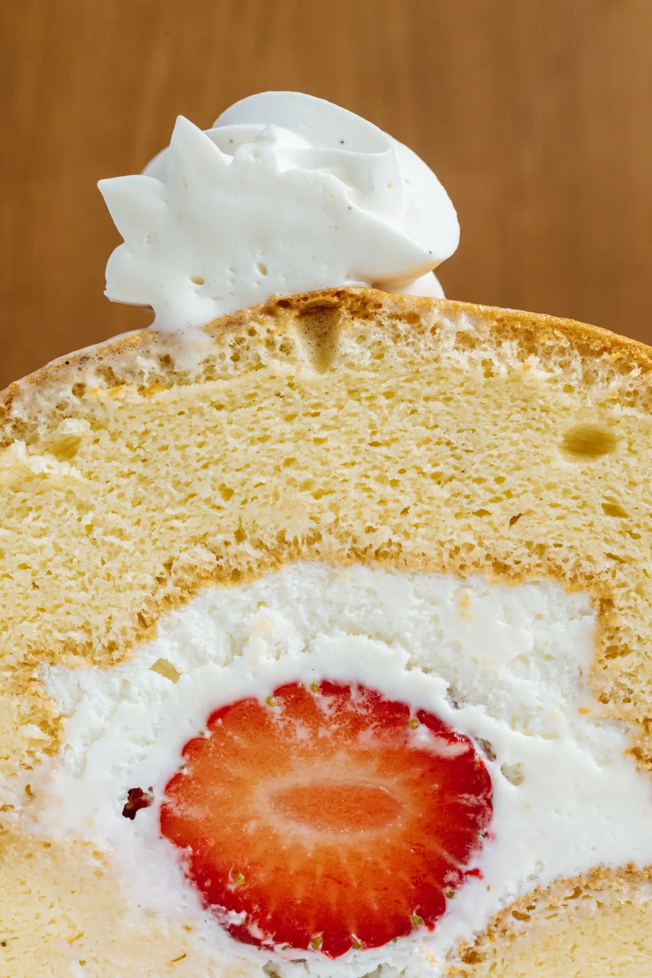 🍓Десерт-рулет (White roll cakе) — тренд из Японии.