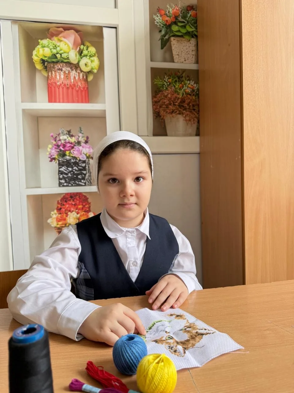 Сегодня в ДЮЦ мы учились вышивать!  На занятиях наши ребята освоили шов «крест» по горизонтали. Особ
