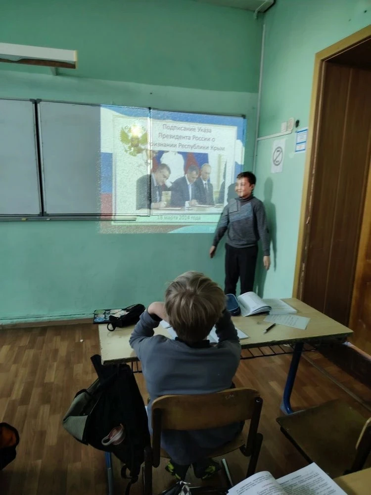 Воспитатели и дети группы "Веселый самолётик" приняли участие во Всероссийской онлайн-акции «Окна Ру