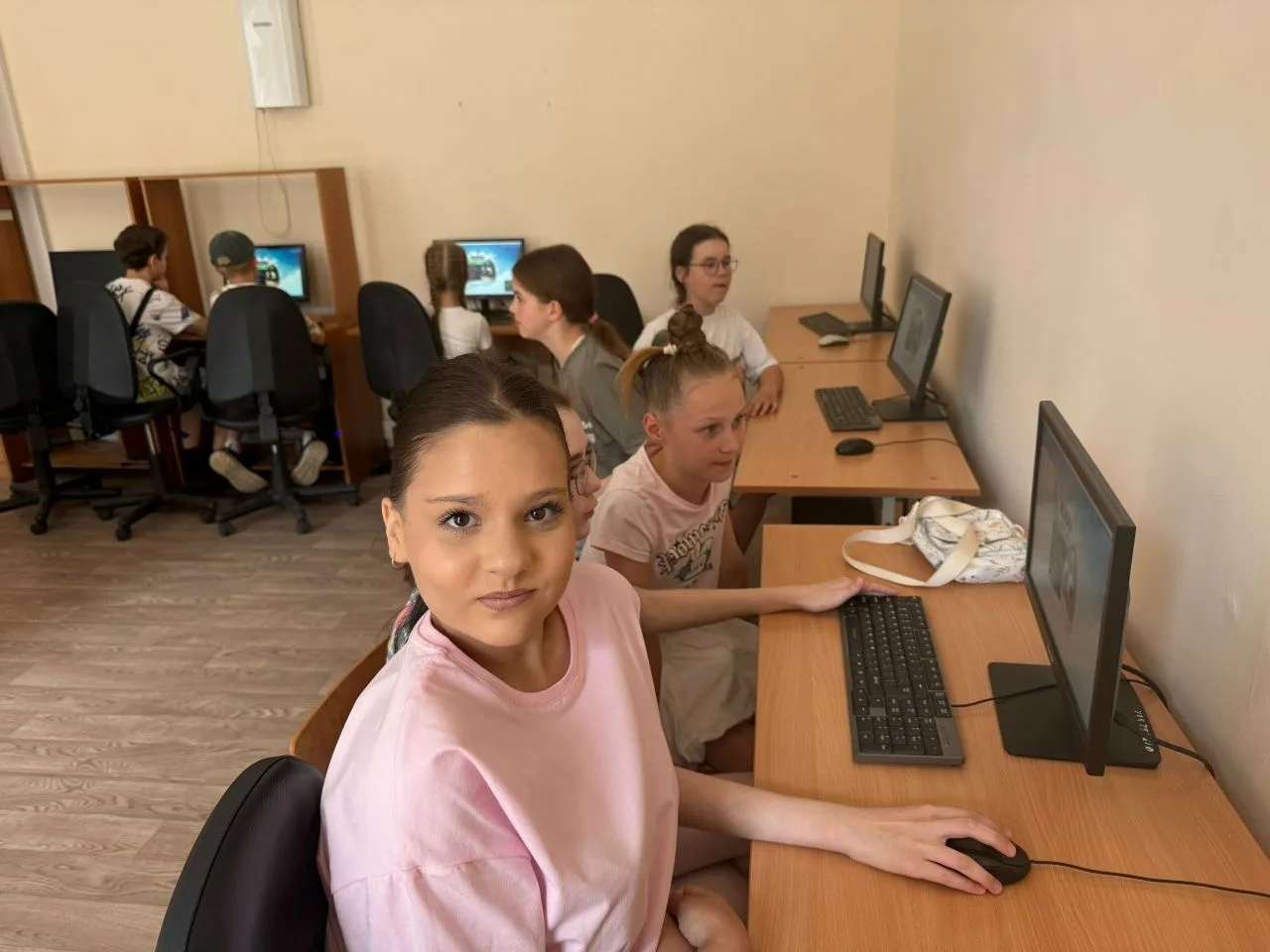 В ДОЛ «Курс на успех» стартовала вторая смена!

15 июня 2026 года Дворец вновь наполнился детскими г