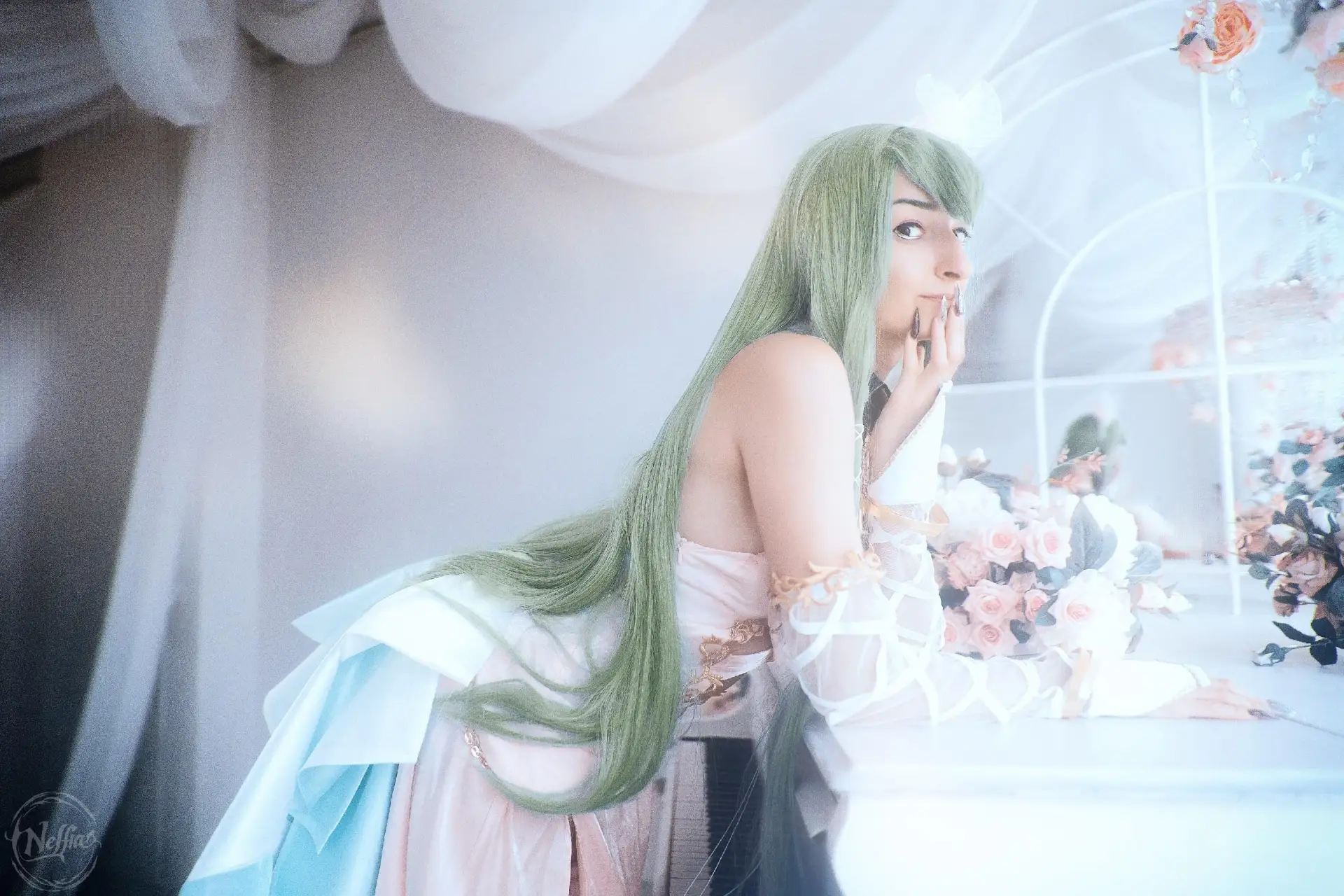 C.C. из Code Geass в нежном косплее