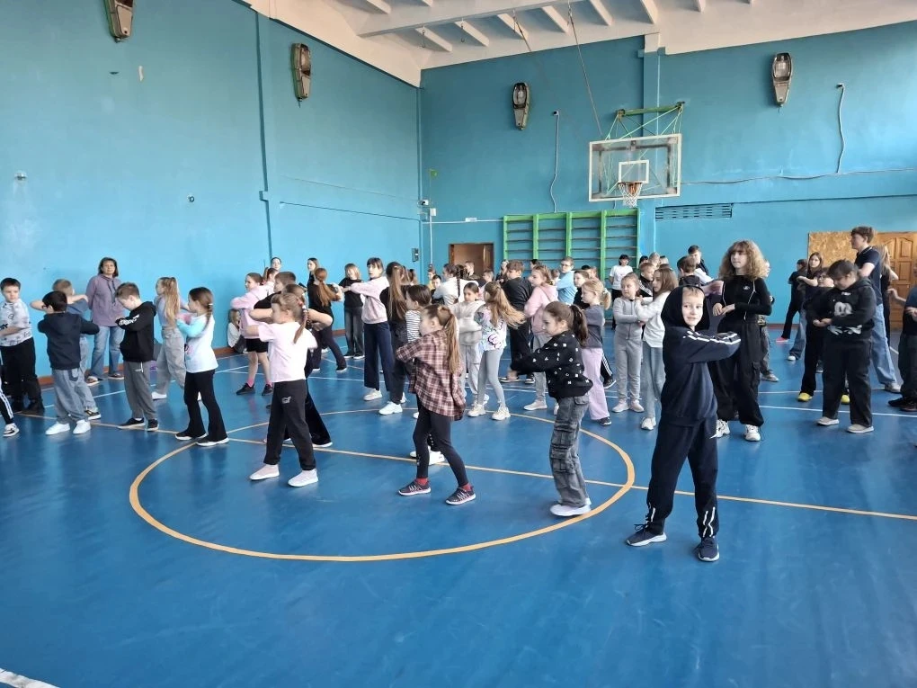 30 марта в МБОУ "Гимназия 11 г.Ельца"  гостеприимно распахнул свои двери школьный лагерь "Радуга". Д