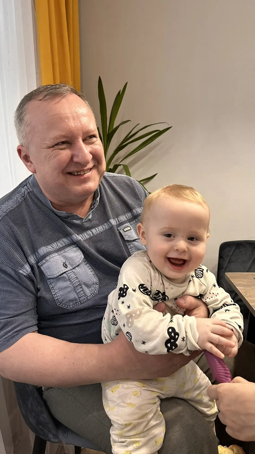🧒🧑‍👶 РАДОСТЬ БЕЗ ПОДАРКА. Почему важны бабушки и дедушки❓  Знаете, дорогие друзья, многие взрослые ж