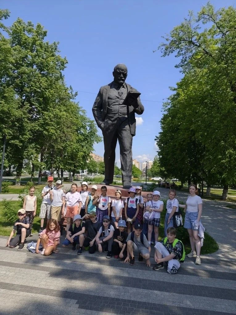 Ярким, невероятно насыщенным стал вторник, 9 июня .

В первом корпусе все отряды отметили праздник "
